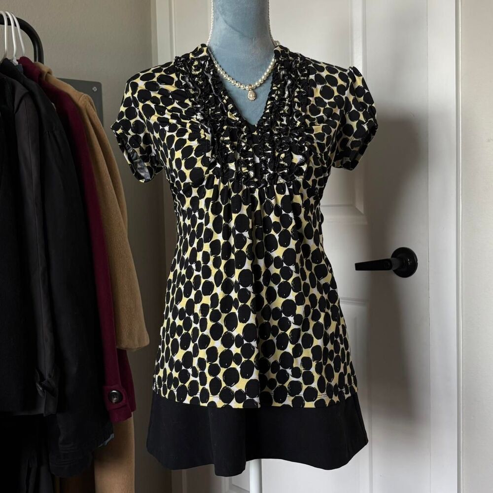 Source Unknown Black and Cream Polka Dot Ruffle V-Neck Blouse